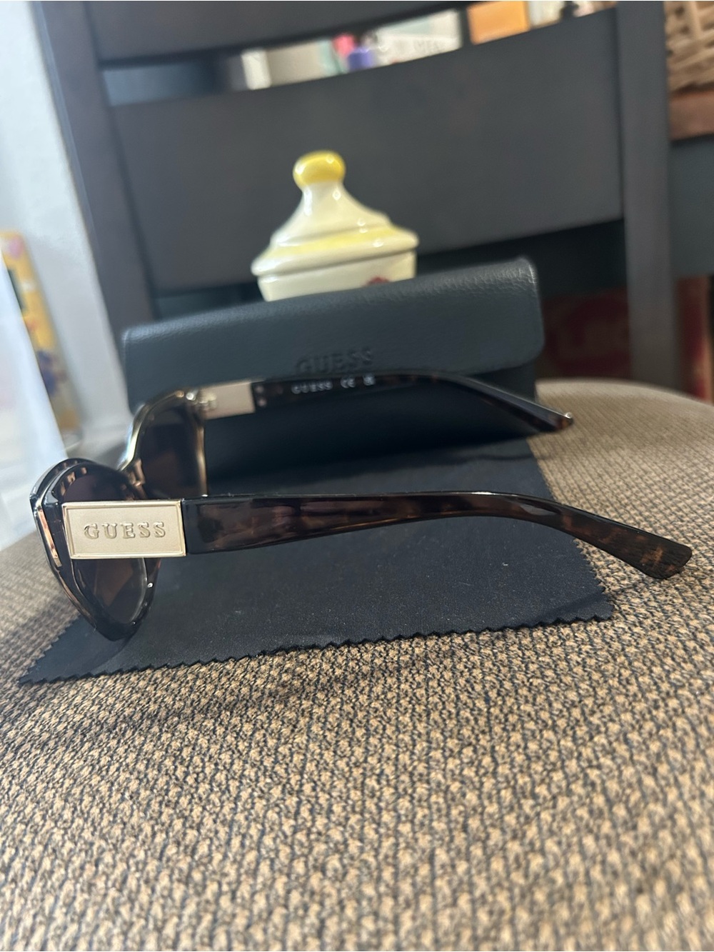 GUESS Brown Tortoiseshell Cat-Eye Sunglasses with Dark Brown Lenses - Picture 2 of 3